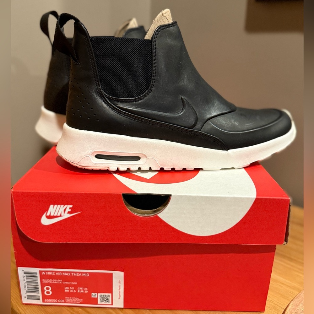 Nike Ladies Size 8 Air Max Thea Mid Black